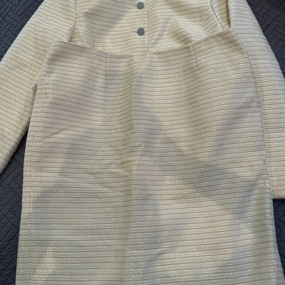 Calvin Klein Ivory Metallic Tweed -like Jacket and Skirt Suit, Size 16 - Picture 7 of 9